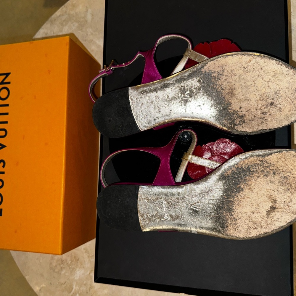 Elegant Pink Women's Sandals with Red Floral Accent - Picture 4 of 4